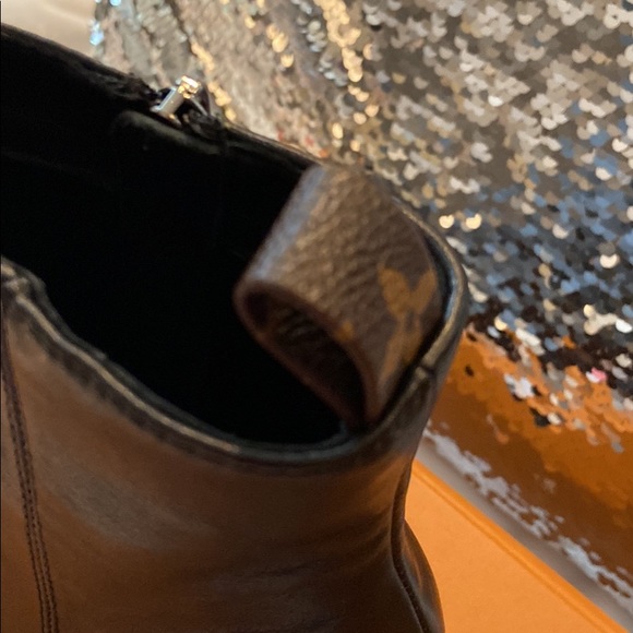 Louis Vuitton black boots - Picture 6 of 11